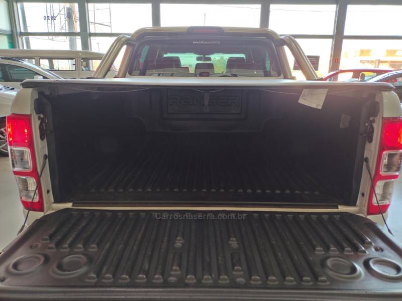 FORD - RANGER - 2016/2017 - Branca - R$ 141.900,00