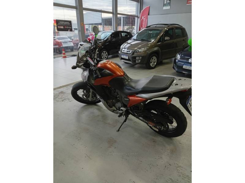 HONDA - XL 700V - 2014/2014 - Laranja - R$ 30.500,00