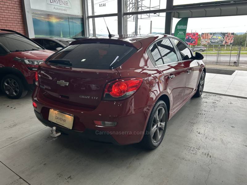CHEVROLET - CRUZE - 2013/2014 - Vermelha - R$ 70.900,00