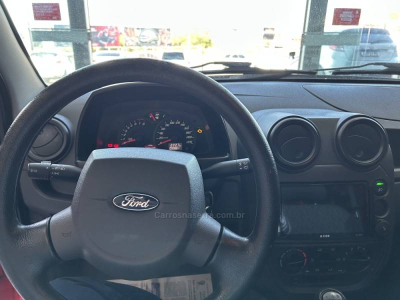 FORD - KA - 2013/2013 - Vermelha - R$ 27.900,00