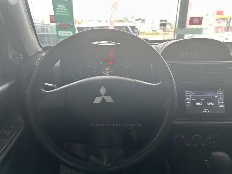 MITSUBISHI - PAJERO TR4 - 2014/2014 - Prata - R$ 68.900,00