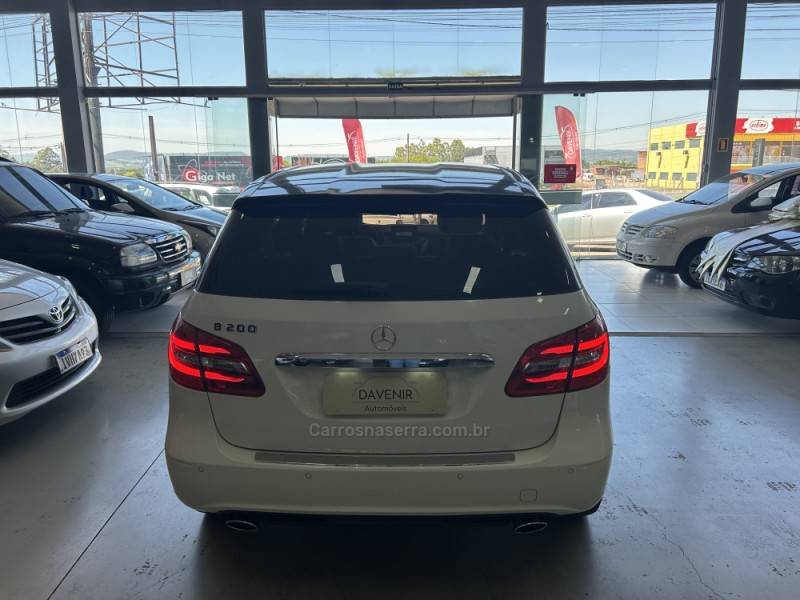 MERCEDES-BENZ - B 200 - 2012/2013 - Branca - Sob Consulta