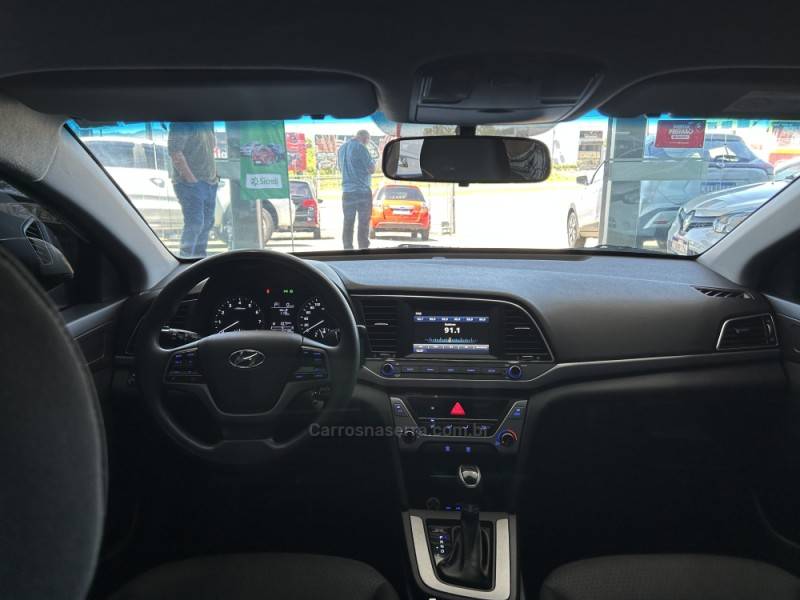 HYUNDAI - ELANTRA - 2017/2018 - Branca - R$ 86.900,00