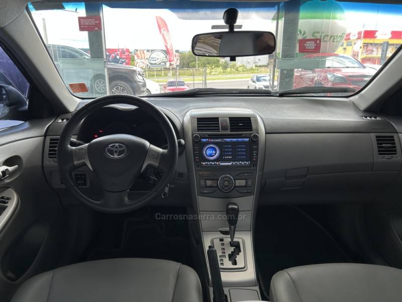 TOYOTA - COROLLA - 2008/2009 - Prata - R$ 59.900,00