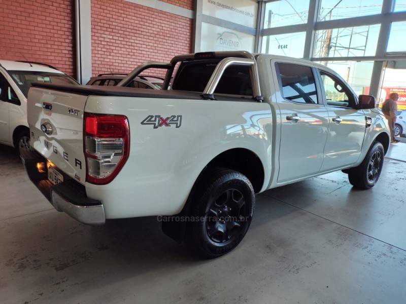 FORD - RANGER - 2016/2017 - Branca - R$ 141.900,00