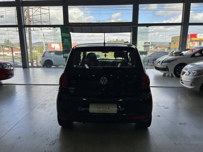 VOLKSWAGEN - FOX - 2011/2012 - Preta - R$ 30.900,00