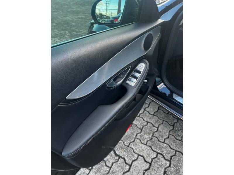 MERCEDES-BENZ - C 180 - 2016/2016 - Preta - R$ 110.000,00