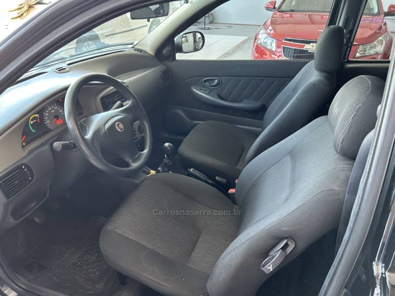 FIAT - PALIO - 2014/2014 - Preta - R$ 30.900,00