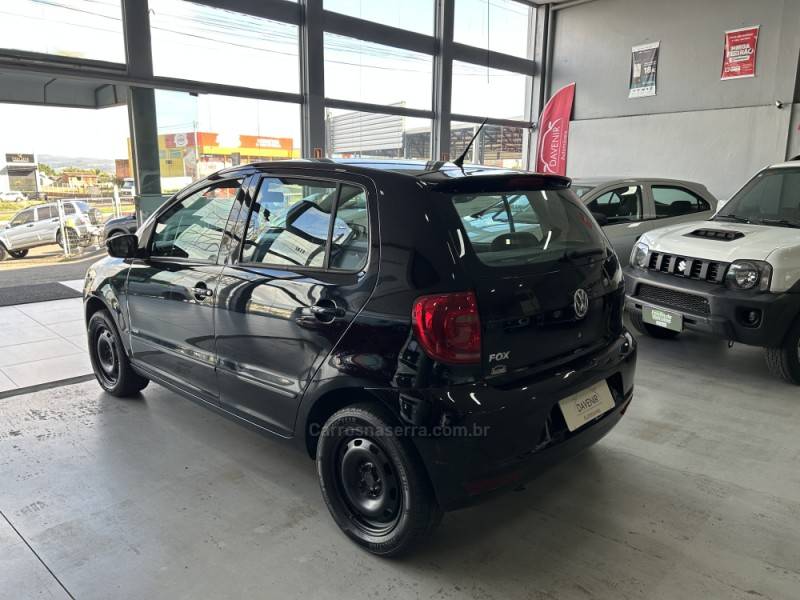 VOLKSWAGEN - FOX - 2011/2012 - Preta - R$ 30.900,00
