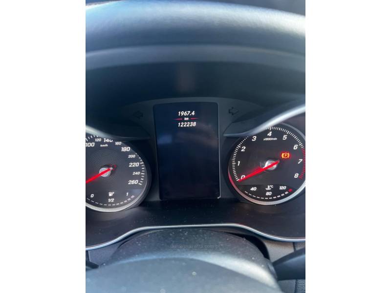 MERCEDES-BENZ - C 180 - 2016/2016 - Preta - R$ 110.000,00