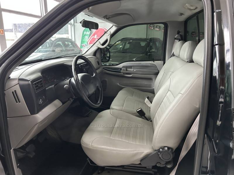 FORD - F-250 - 2000/2000 - Preta - R$ 119.900,00