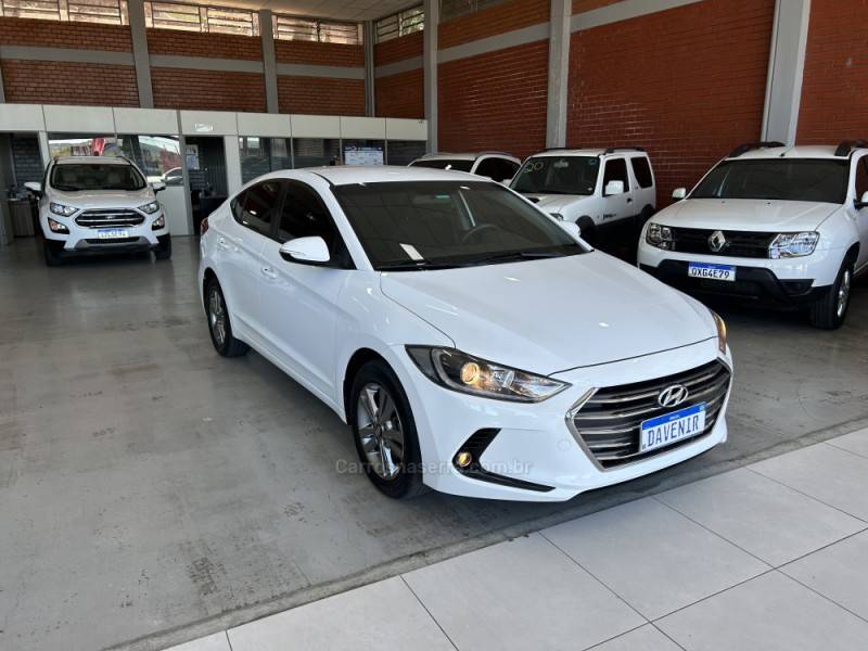 HYUNDAI - ELANTRA - 2017/2018 - Branca - R$ 86.900,00