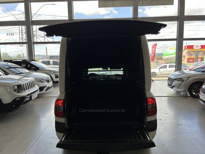 VOLKSWAGEN - SAVEIRO - 2012/2013 - Branca - R$ 46.900,00