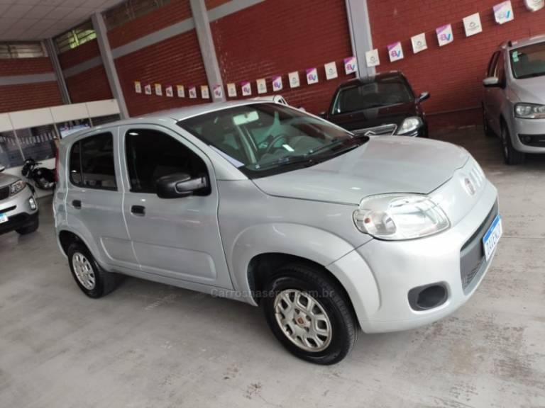 FIAT - UNO - 2014/2015 - Prata - R$ 28.900,00