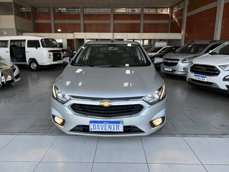 CHEVROLET - ONIX - 2019/2019 - Prata - R$ 68.900,00