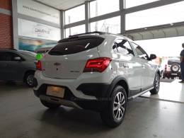 CHEVROLET - ONIX - 2017/2018 - Branca - R$ 72.900,00