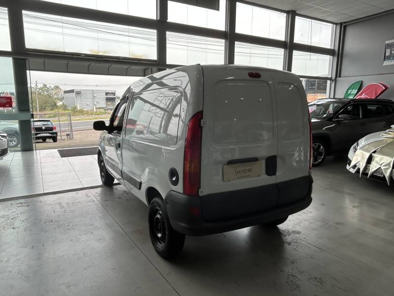 RENAULT - KANGOO - 2016/2017 - Branca - R$ 54.900,00