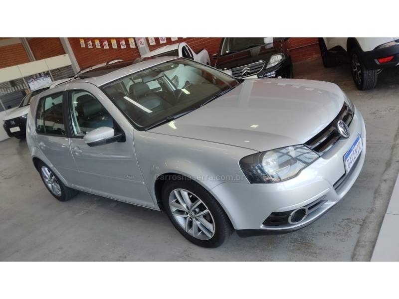 VOLKSWAGEN - GOLF - 2012/2013 - Prata - R$ 64.900,00