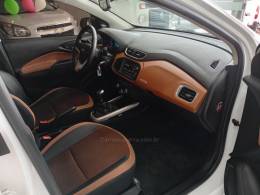 CHEVROLET - ONIX - 2017/2018 - Branca - R$ 72.900,00