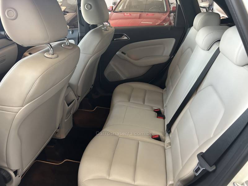 MERCEDES-BENZ - B 200 - 2012/2013 - Branca - Sob Consulta