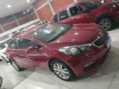 KIA MOTORS - CERATO - 2013/2014 - Vermelha - R$ 64.900,00