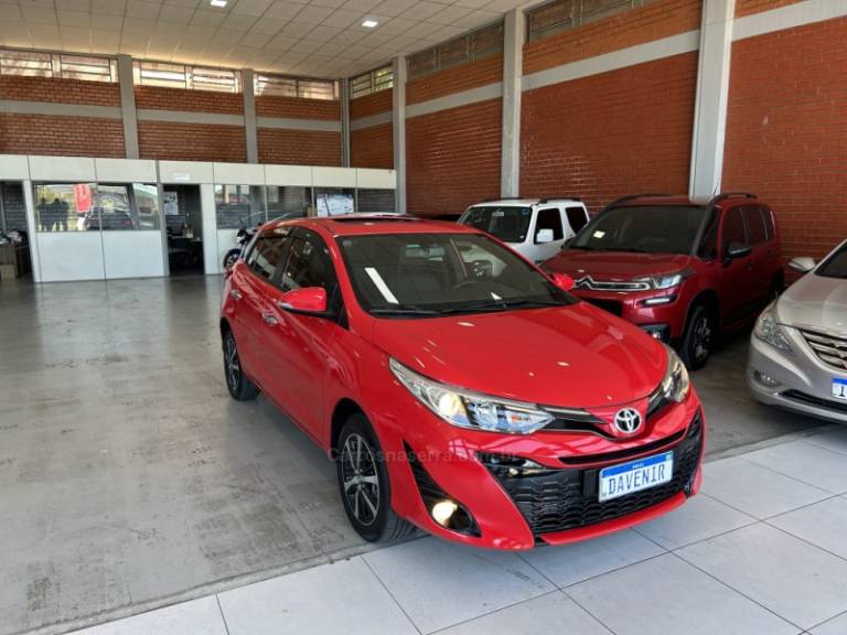 TOYOTA - YARIS - 2019/2020 - Vermelha - R$ 86.900,00