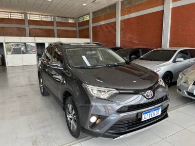 TOYOTA - RAV4 - 2018/2019 - Cinza - R$ 128.900,00