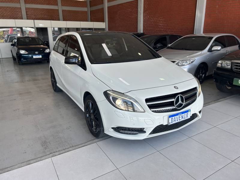 MERCEDES-BENZ - B 200 - 2012/2013 - Branca - Sob Consulta