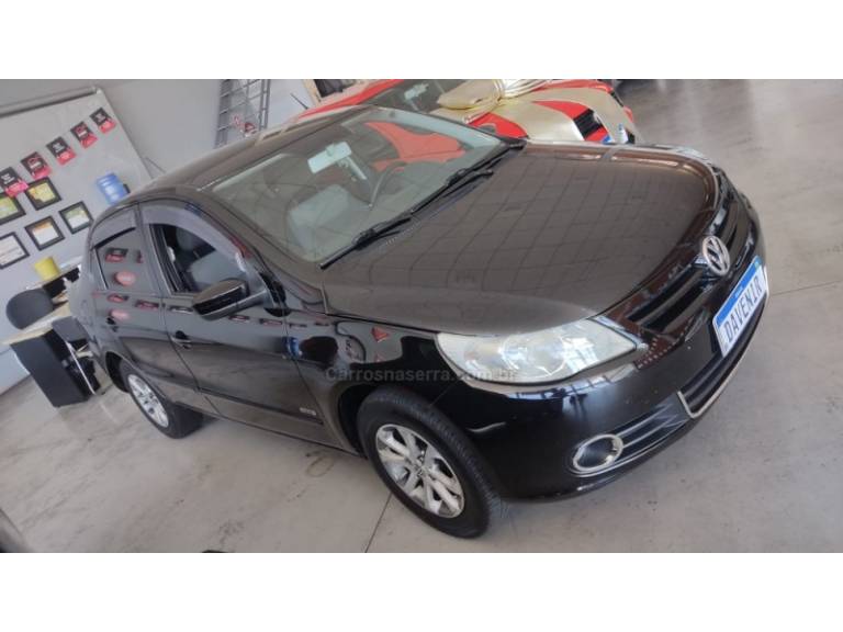 VOLKSWAGEN - VOYAGE - 2009/2010 - Preta - R$ 26.000,00