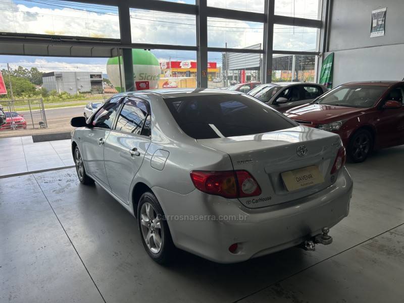 TOYOTA - COROLLA - 2008/2009 - Prata - R$ 59.900,00