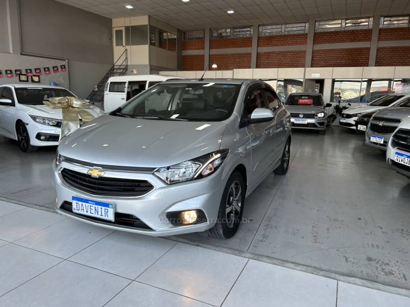 CHEVROLET - ONIX - 2019/2019 - Prata - R$ 68.900,00