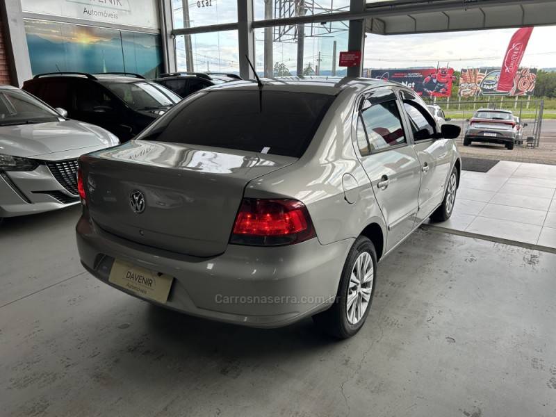VOLKSWAGEN - VOYAGE - 2011/2012 - Cinza - R$ 33.900,00