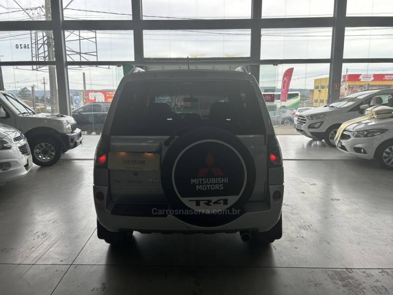 MITSUBISHI - PAJERO TR4 - 2014/2014 - Prata - R$ 68.900,00
