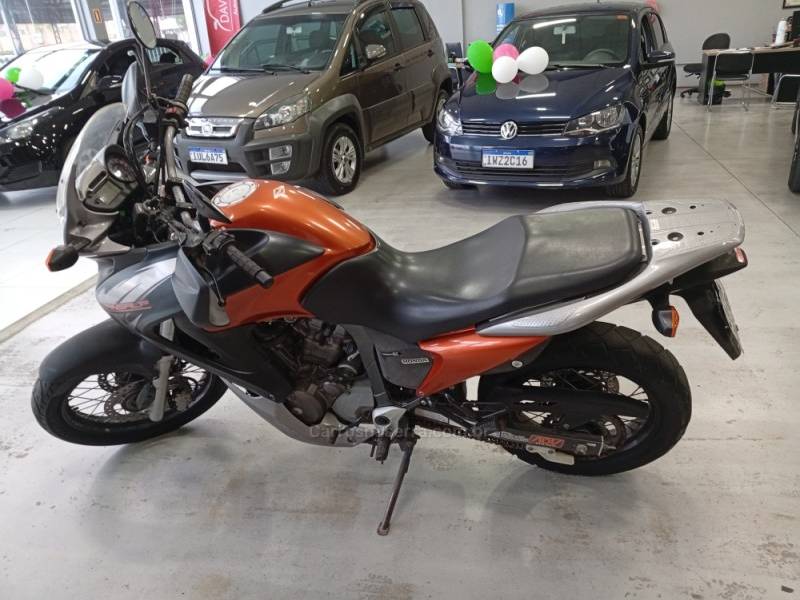 HONDA - XL 700V - 2014/2014 - Laranja - R$ 30.500,00