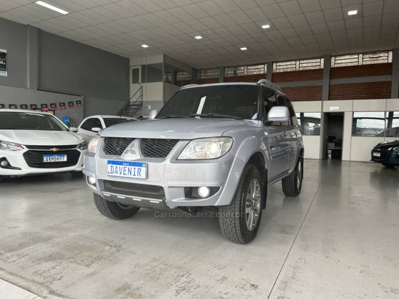 MITSUBISHI - PAJERO TR4 - 2014/2014 - Prata - R$ 68.900,00