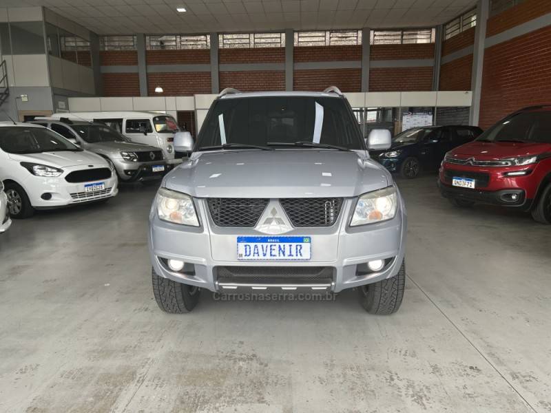 MITSUBISHI - PAJERO TR4 - 2014/2014 - Prata - R$ 68.900,00