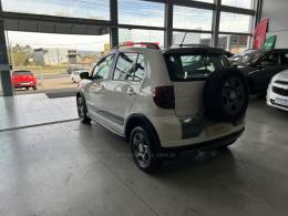 VOLKSWAGEN - CROSSFOX - 2011/2012 - Branca - R$ 43.900,00
