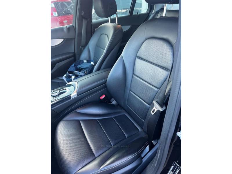 MERCEDES-BENZ - C 180 - 2016/2016 - Preta - R$ 110.000,00