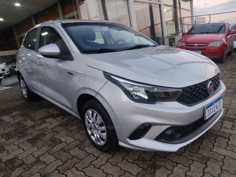 FIAT - ARGO - 2018/2019 - Prata - R$ 56.900,00