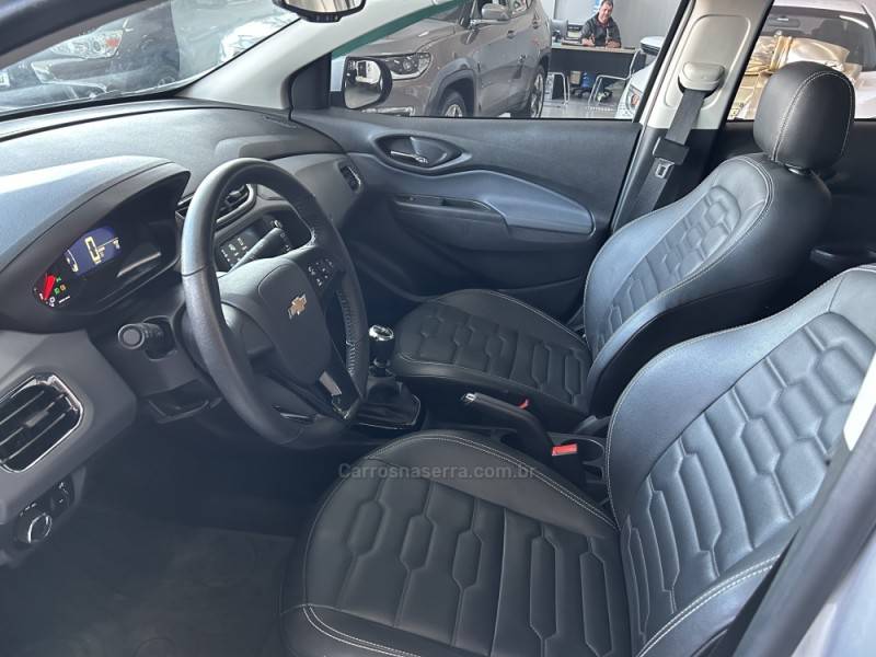 CHEVROLET - ONIX - 2019/2019 - Prata - R$ 68.900,00