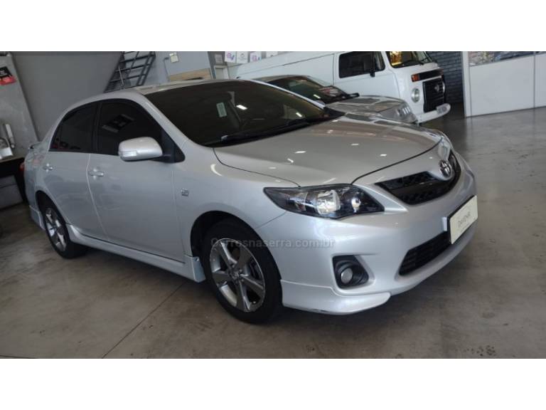 TOYOTA - COROLLA - 2013/2014 - Prata - R$ 77.900,00