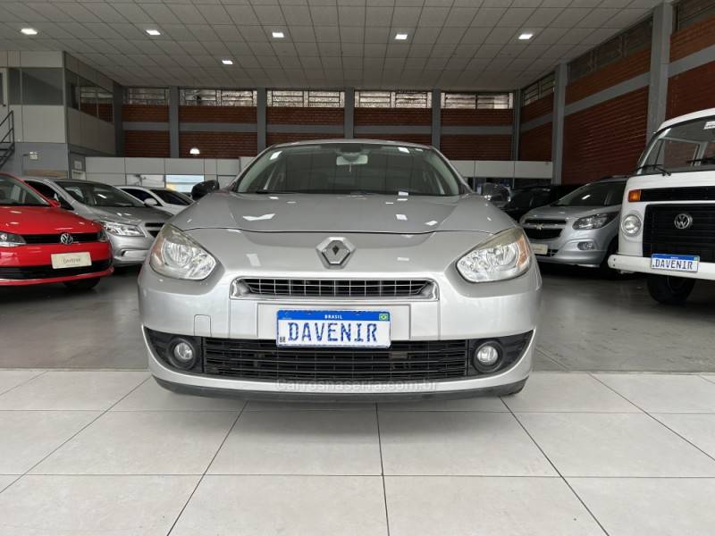 RENAULT - FLUENCE - 2012/2013 - Prata - R$ 46.900,00