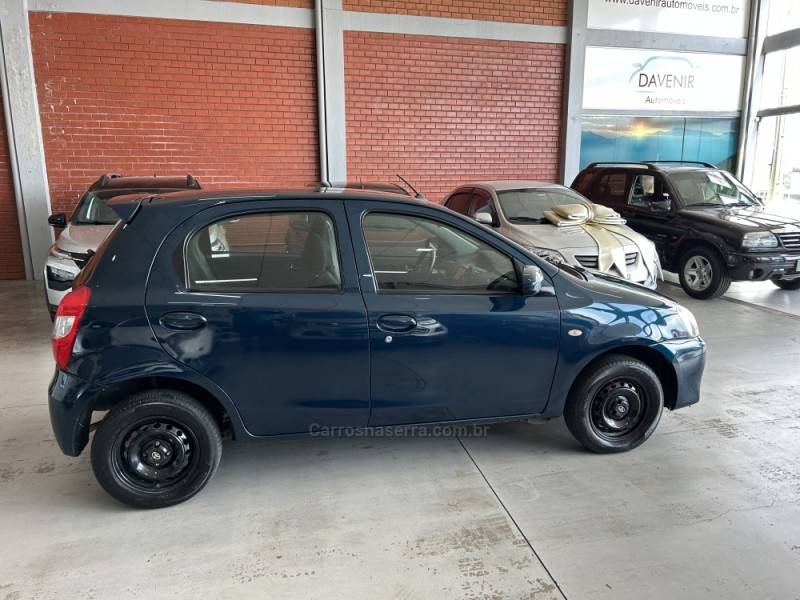 TOYOTA - ETIOS - 2016/2017 - Verde - R$ 55.900,00