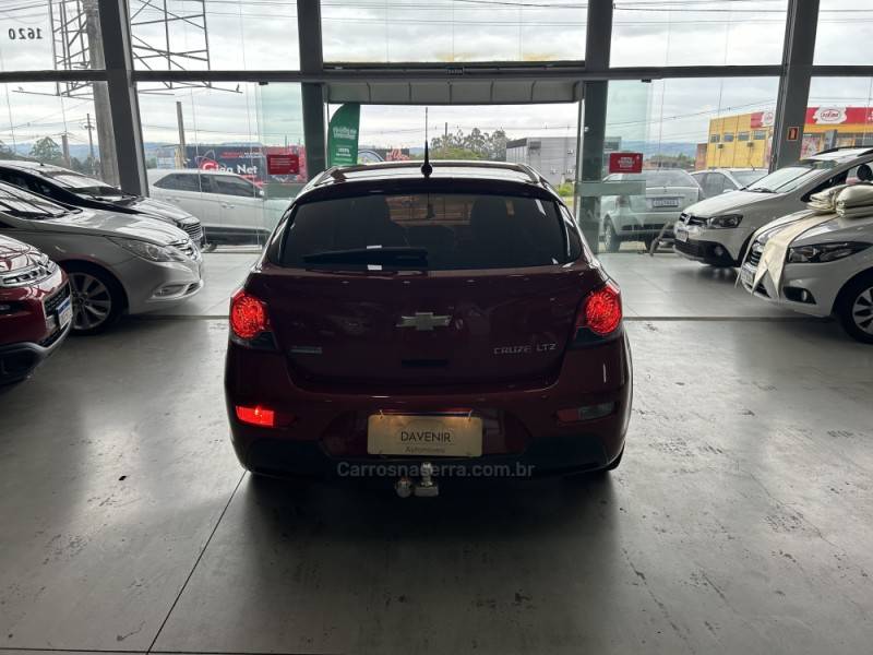 CHEVROLET - CRUZE - 2013/2014 - Vermelha - R$ 70.900,00