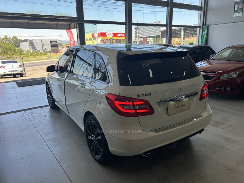MERCEDES-BENZ - B 200 - 2012/2013 - Branca - Sob Consulta