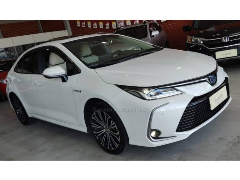 TOYOTA - COROLLA - 2022/2023 - Branca - R$ 159.900,00