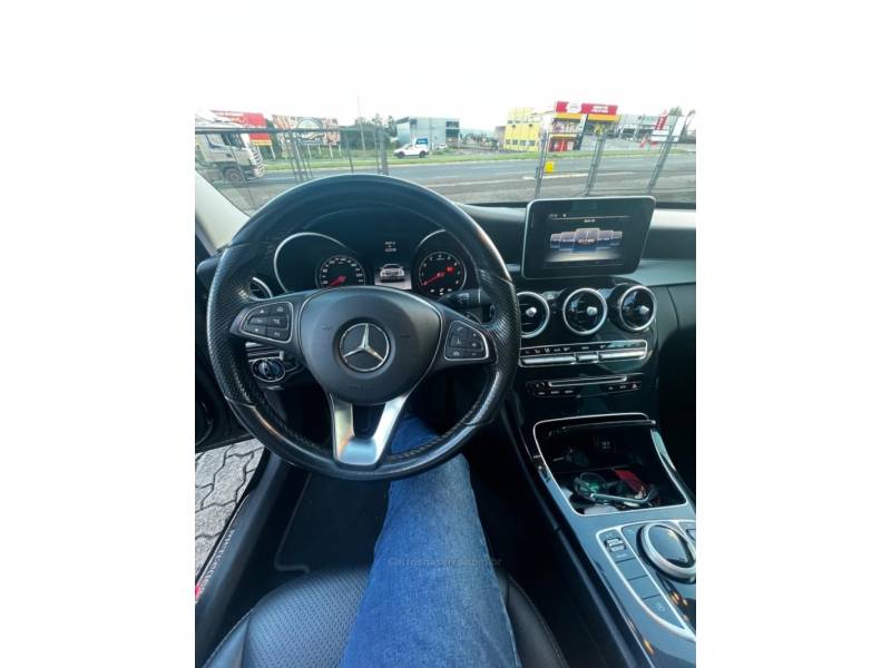 MERCEDES-BENZ - C 180 - 2016/2016 - Preta - R$ 110.000,00