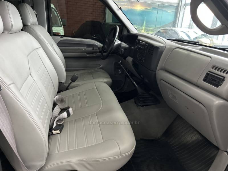 FORD - F-250 - 2000/2000 - Preta - R$ 119.900,00