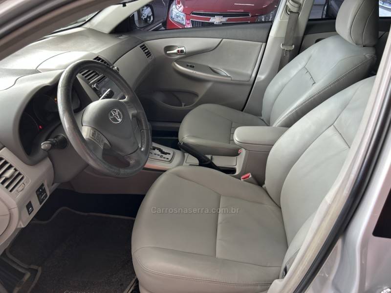 TOYOTA - COROLLA - 2008/2009 - Prata - R$ 59.900,00