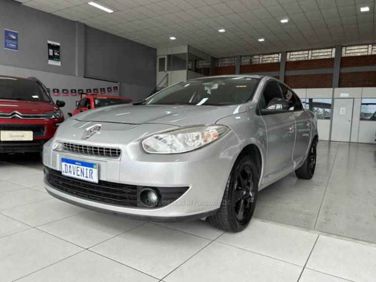 RENAULT - FLUENCE - 2012/2013 - Prata - R$ 46.900,00